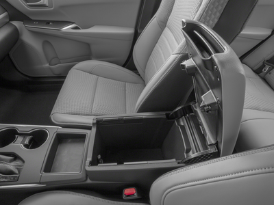 2016 Toyota Camry SE 4D Sedan