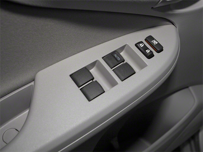 2013 Toyota Corolla L 4D Sedan