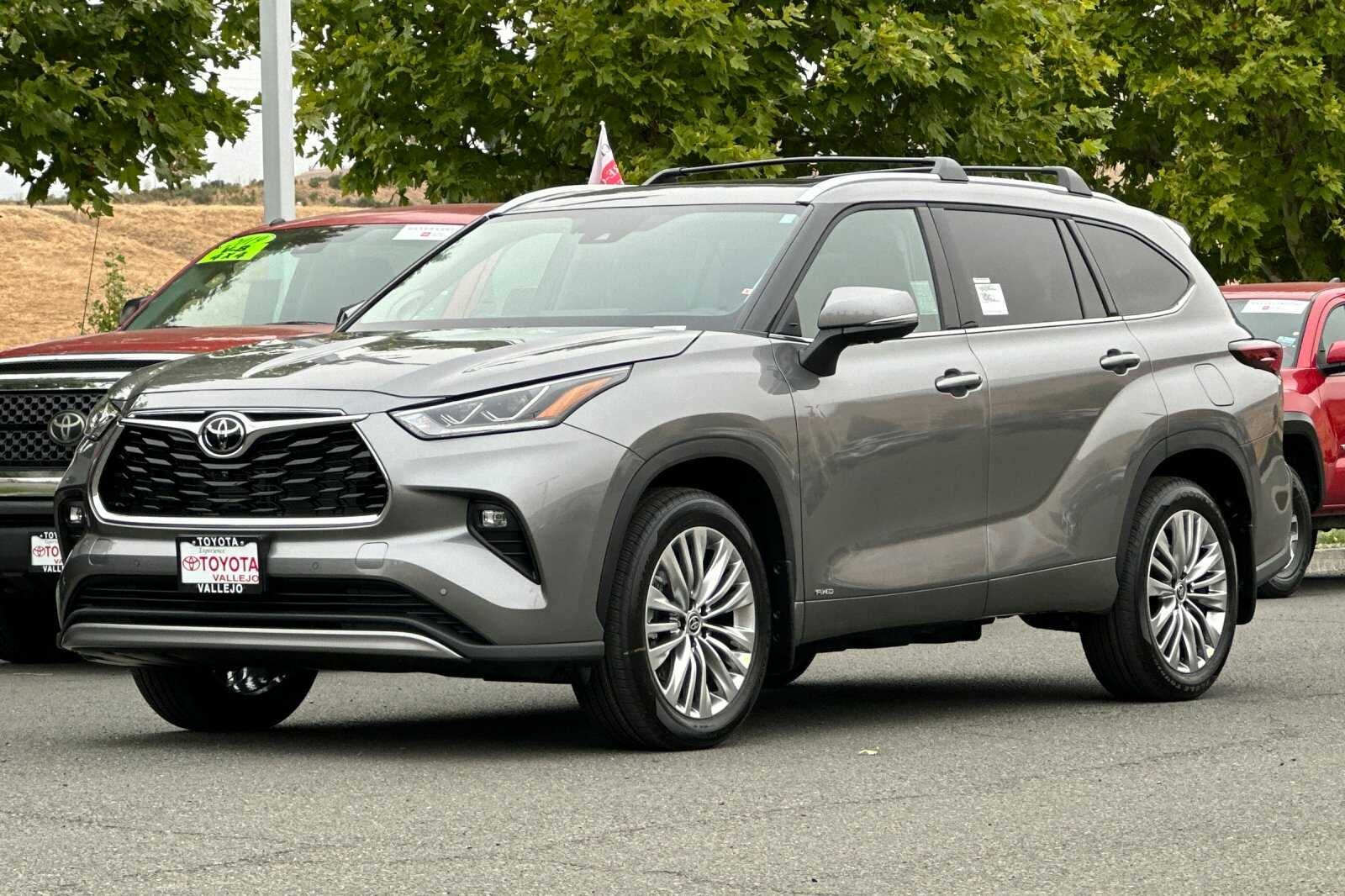 2026 Toyota Highlander Hybrid Platinum