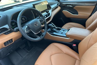 2026 Toyota Highlander Hybrid Platinum