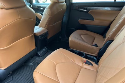 2026 Toyota Highlander Hybrid Platinum