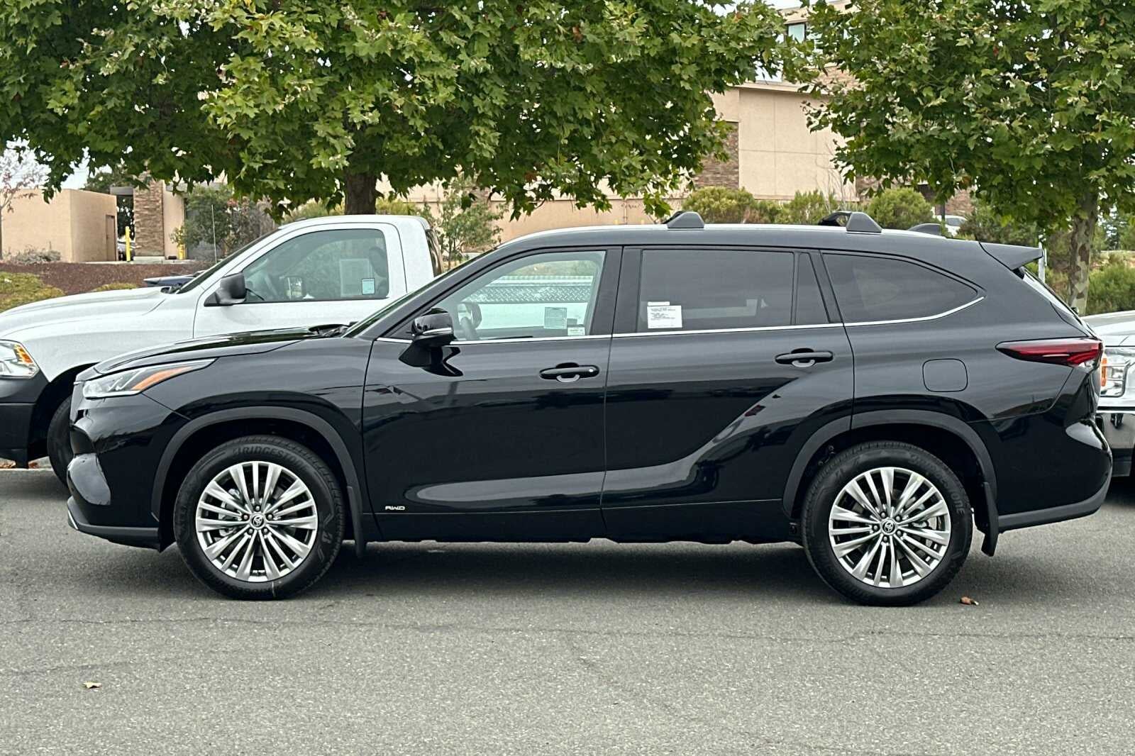 2026 Toyota Highlander Hybrid Platinum