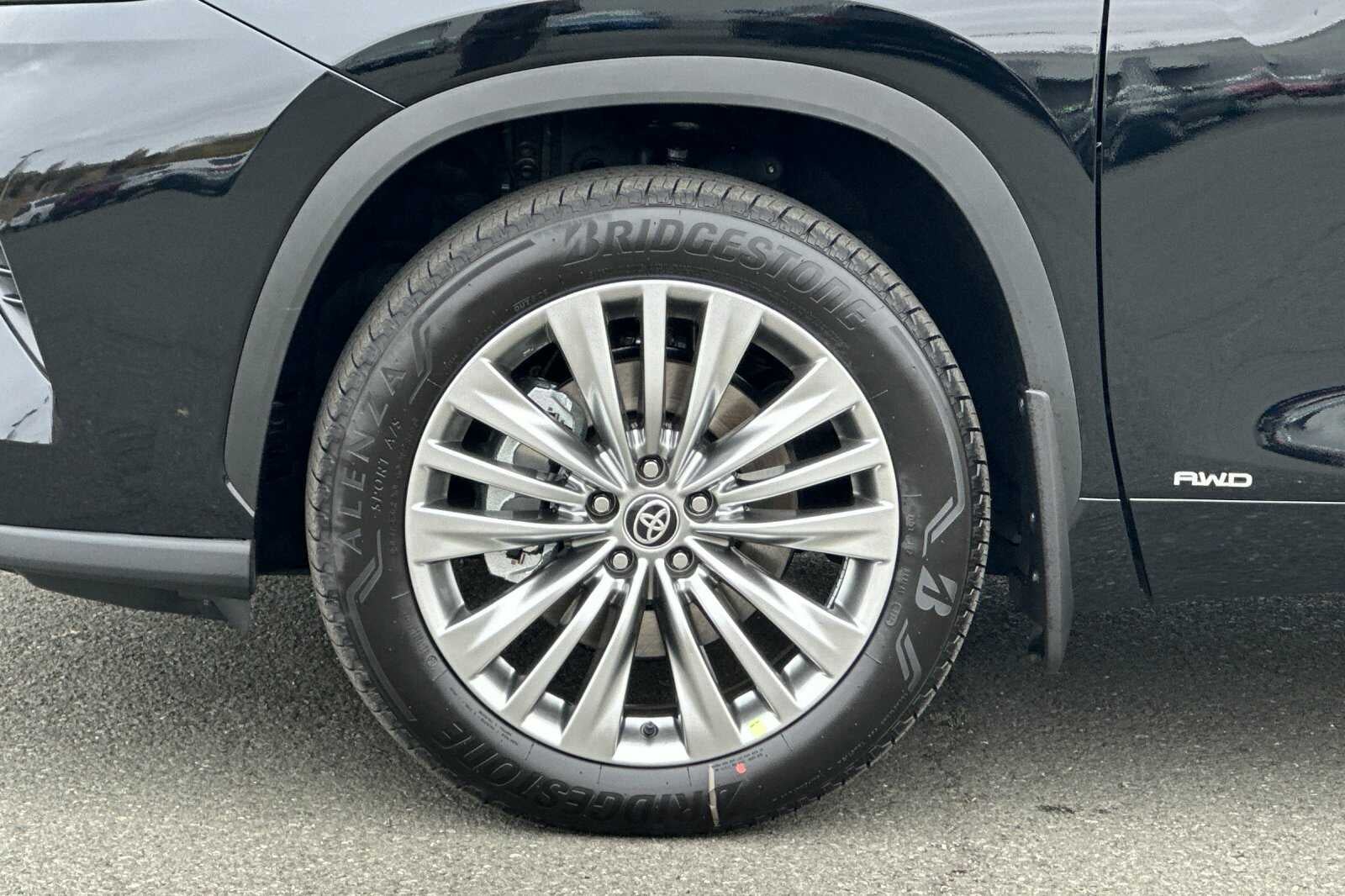 2026 Toyota Highlander Hybrid Platinum