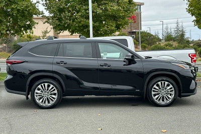 2026 Toyota Highlander Hybrid Platinum