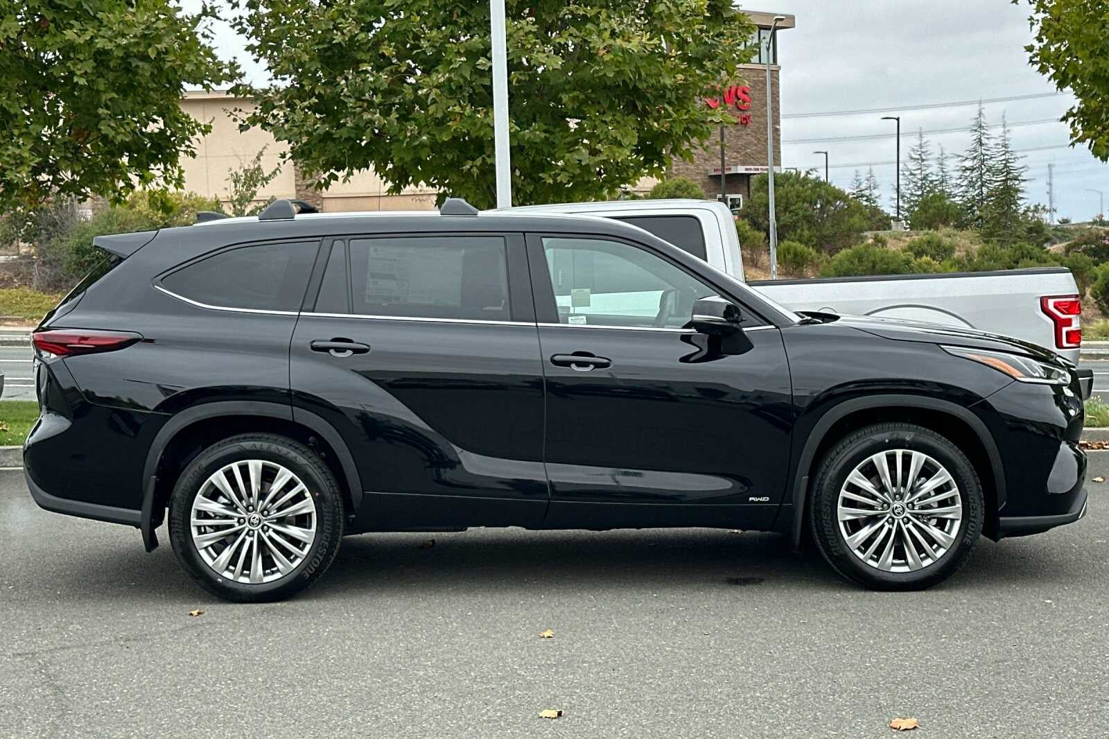 2026 Toyota Highlander Hybrid Platinum