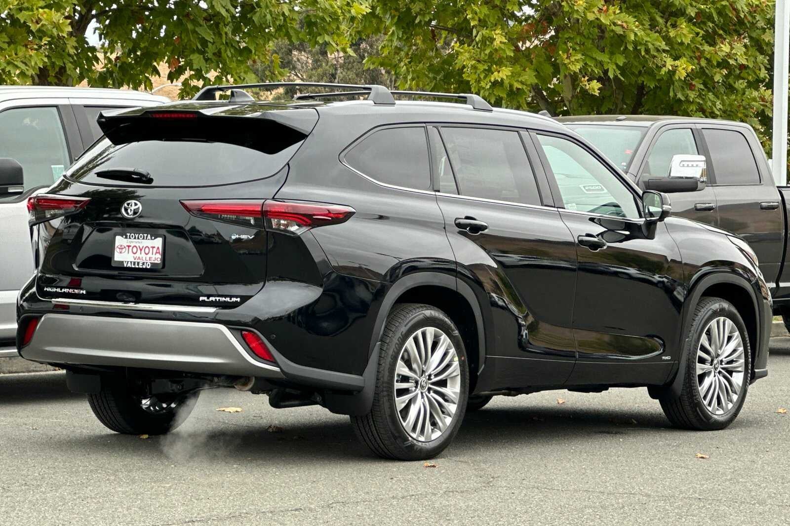 2026 Toyota Highlander Hybrid Platinum