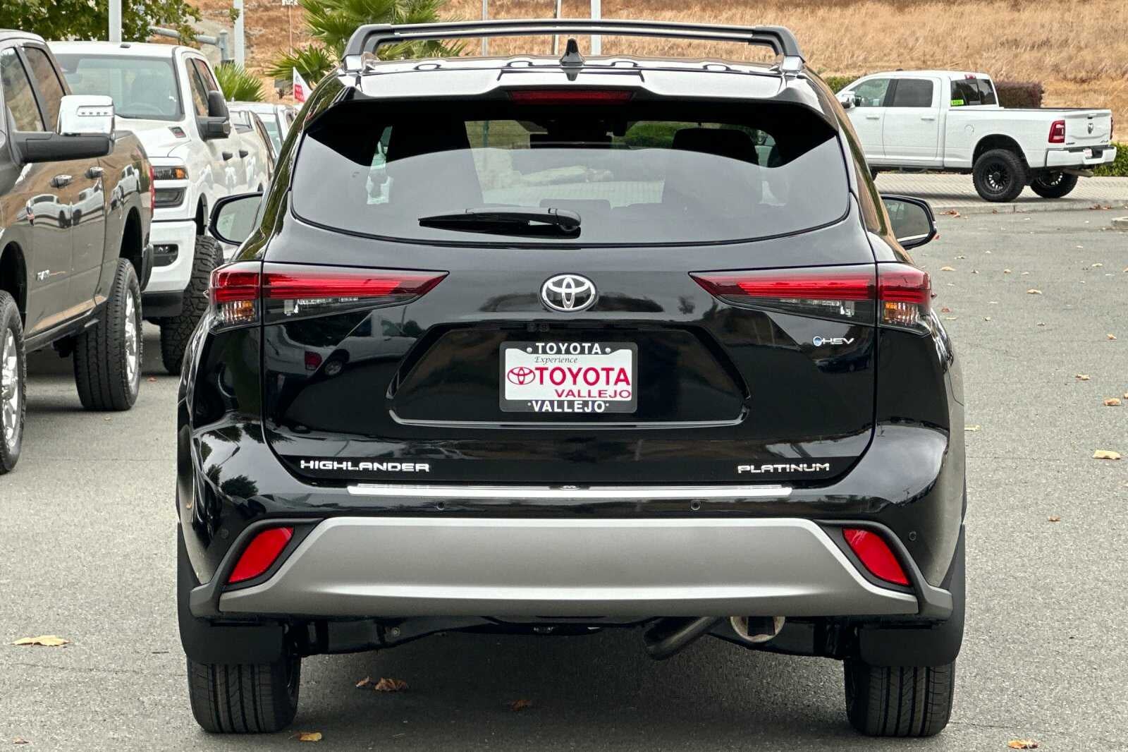 2026 Toyota Highlander Hybrid Platinum
