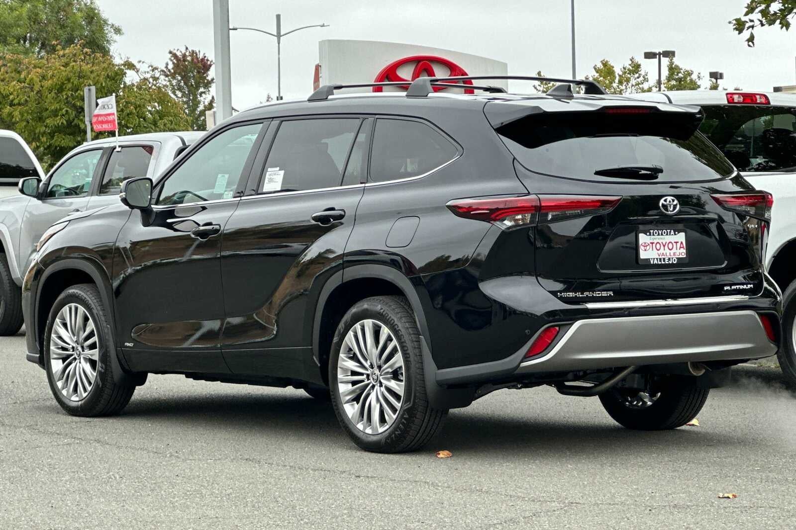 2026 Toyota Highlander Hybrid Platinum