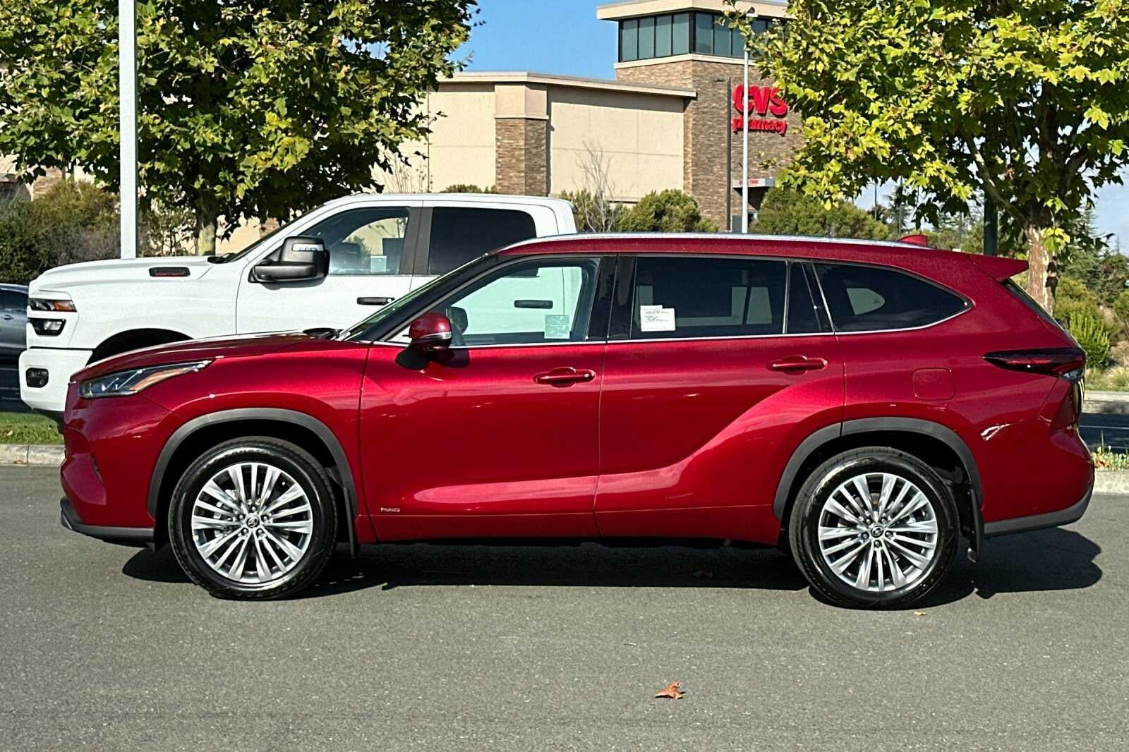2026 Toyota Highlander Hybrid Platinum