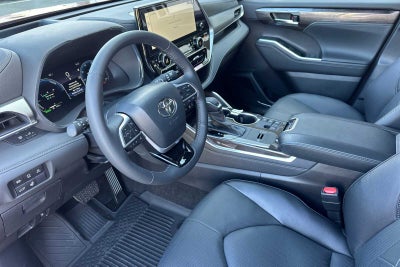 2026 Toyota Highlander Hybrid Platinum