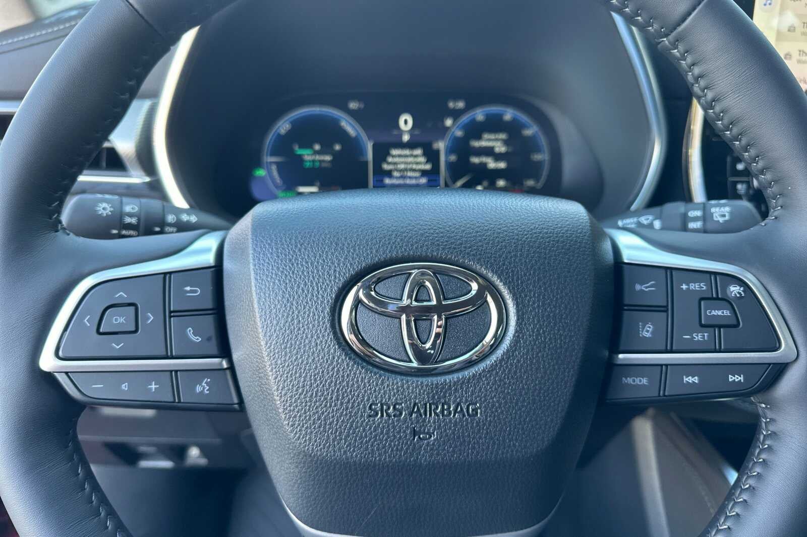 2026 Toyota Highlander Hybrid Platinum