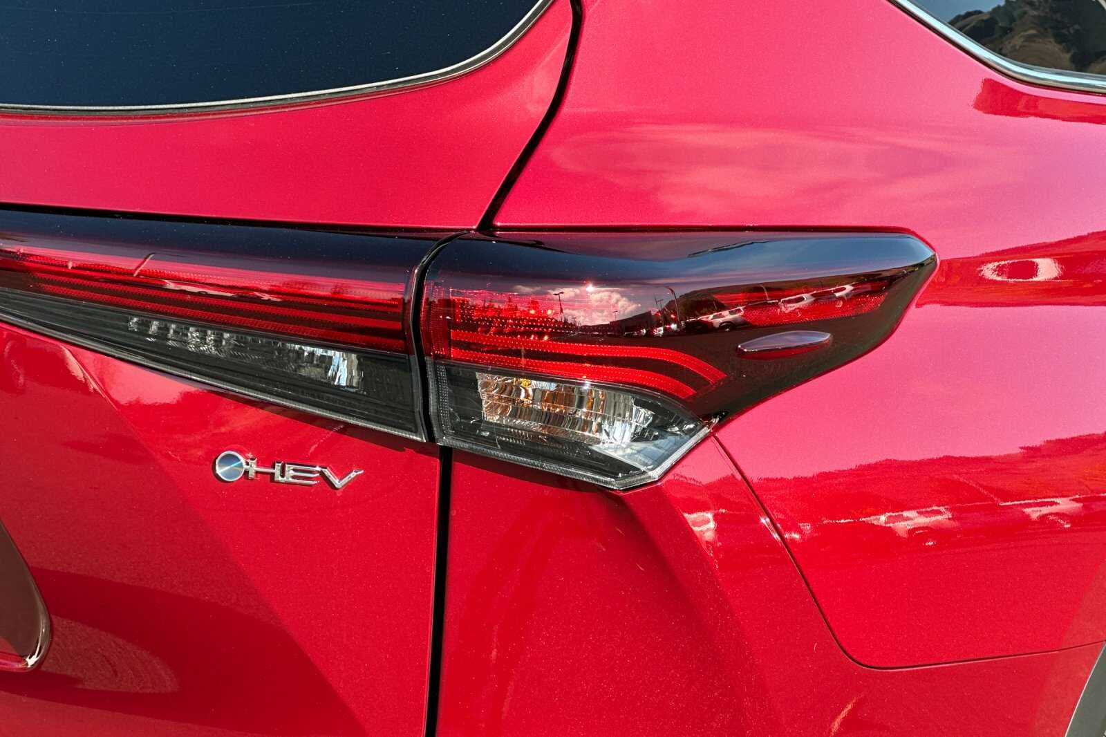 2026 Toyota Highlander Hybrid Platinum