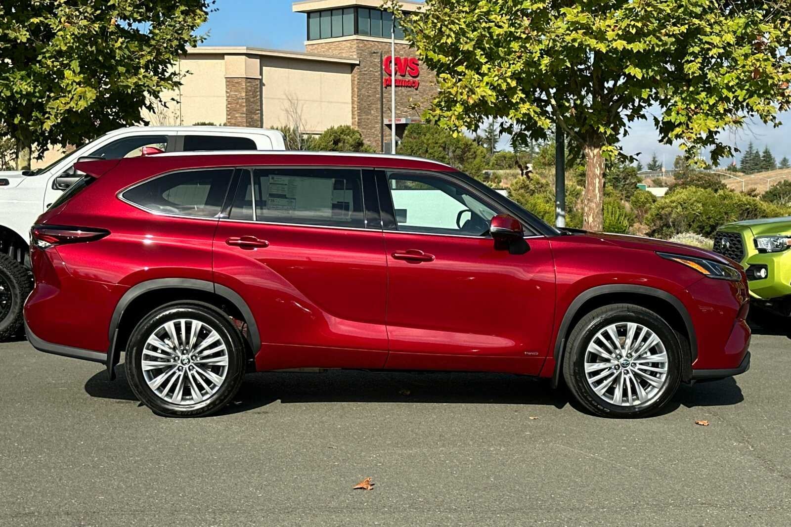 2026 Toyota Highlander Hybrid Platinum