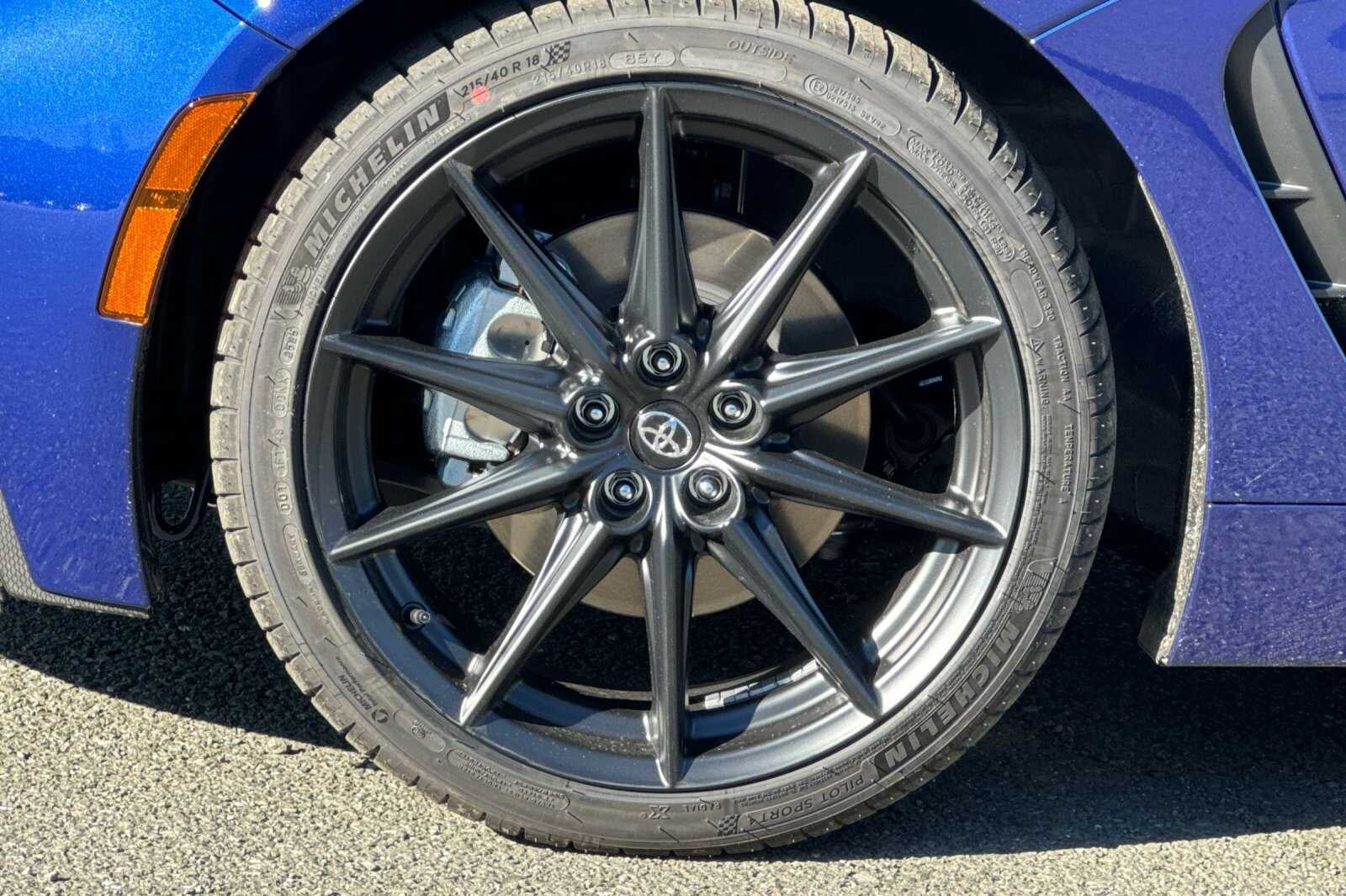 2026 Toyota GR86 Premium MT