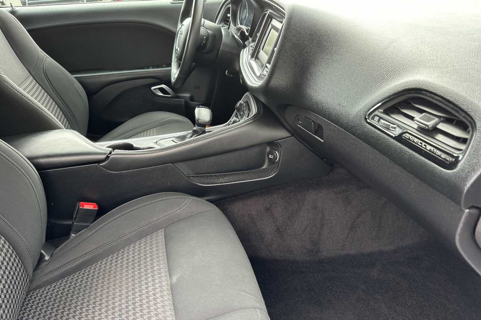 2016 Dodge Challenger SXT
