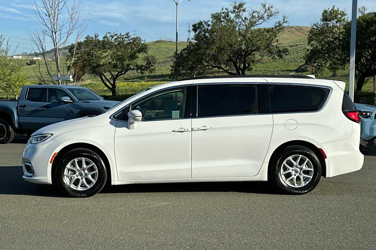 2022 Chrysler Pacifica Touring L