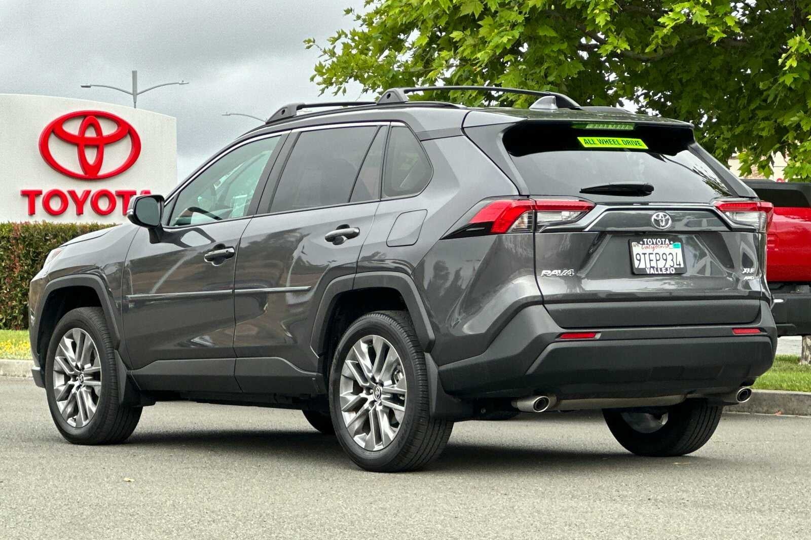 2025 Toyota RAV4 XLE Premium