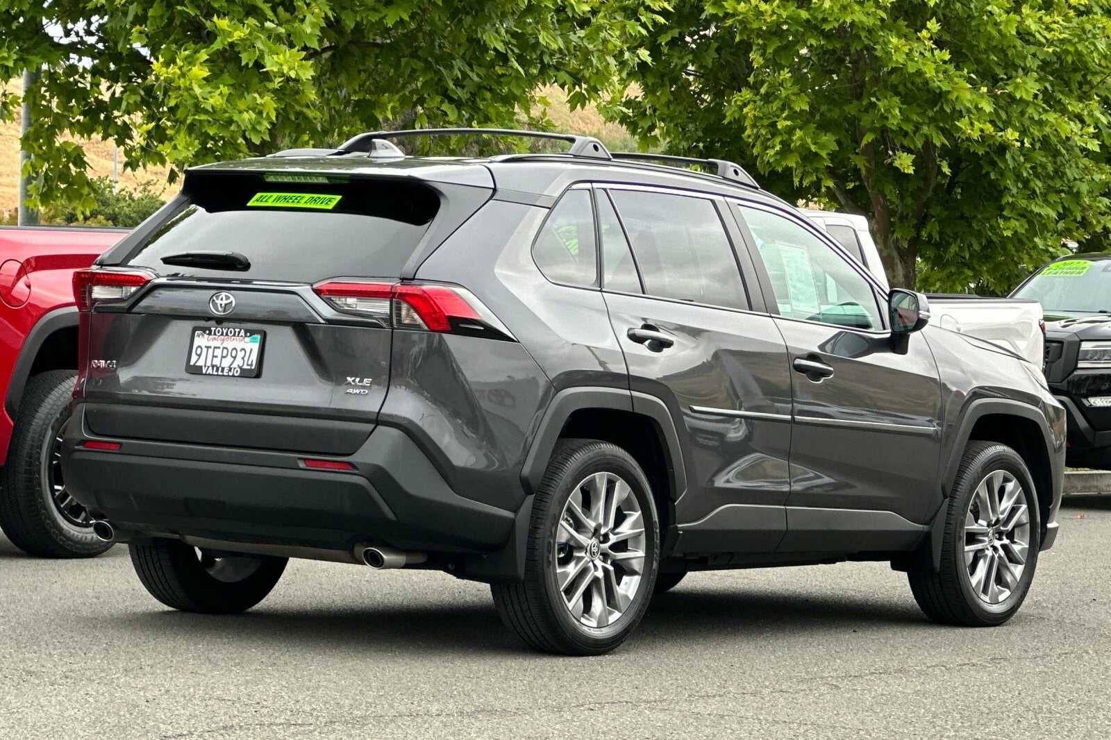 2025 Toyota RAV4 XLE Premium