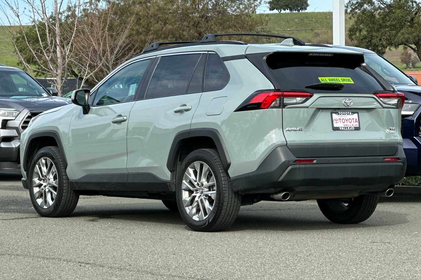 2020 Toyota RAV4 XLE Premium