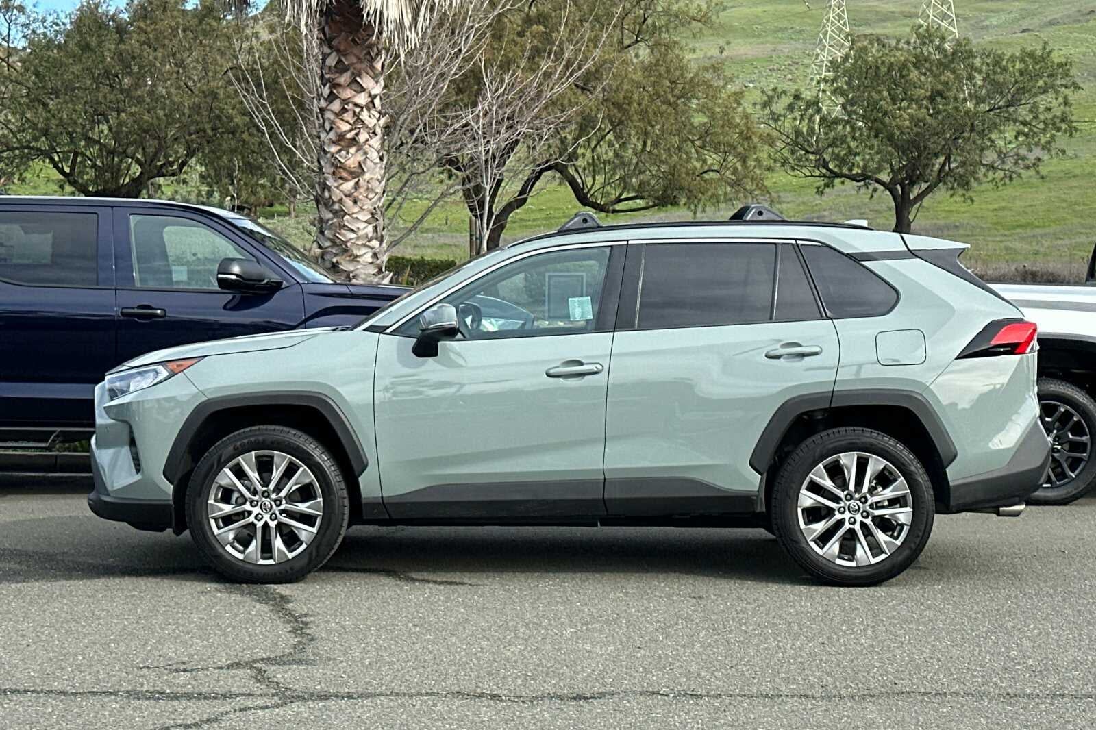 2020 Toyota RAV4 XLE Premium