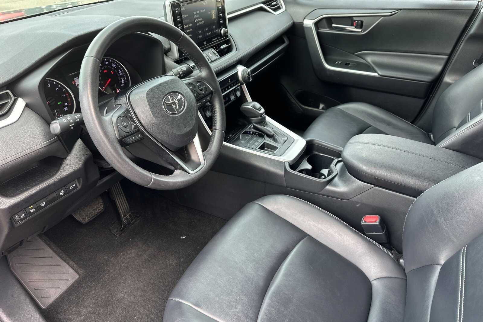 2020 Toyota RAV4 XLE Premium