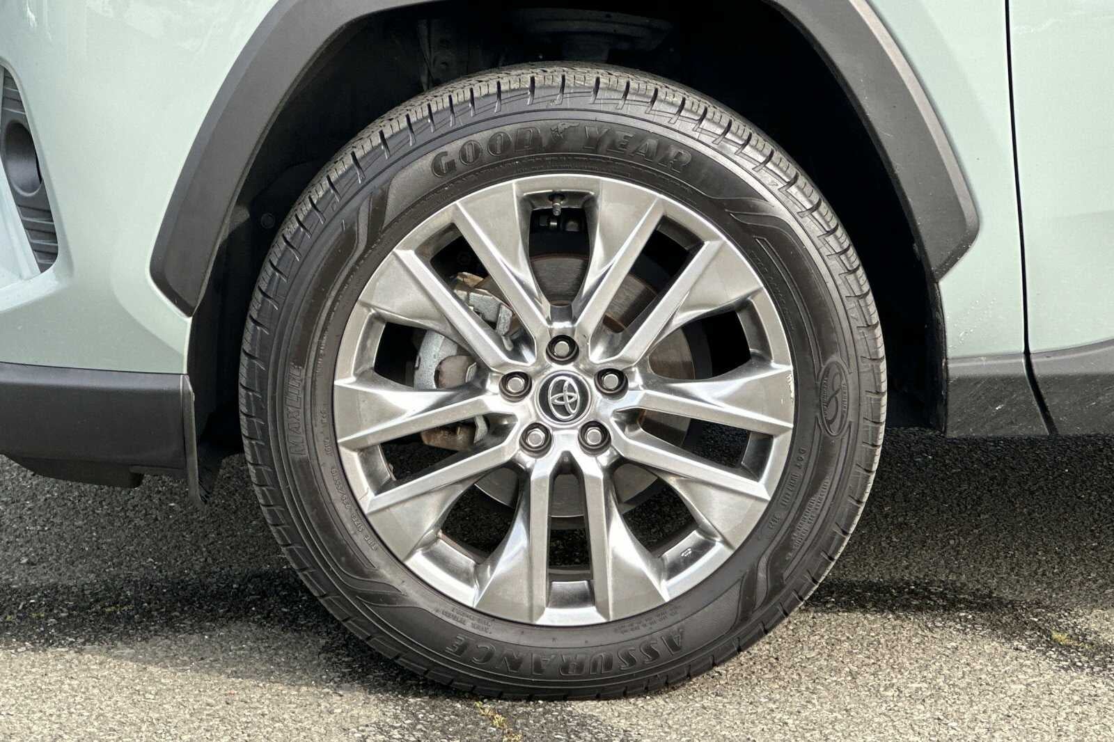 2020 Toyota RAV4 XLE Premium