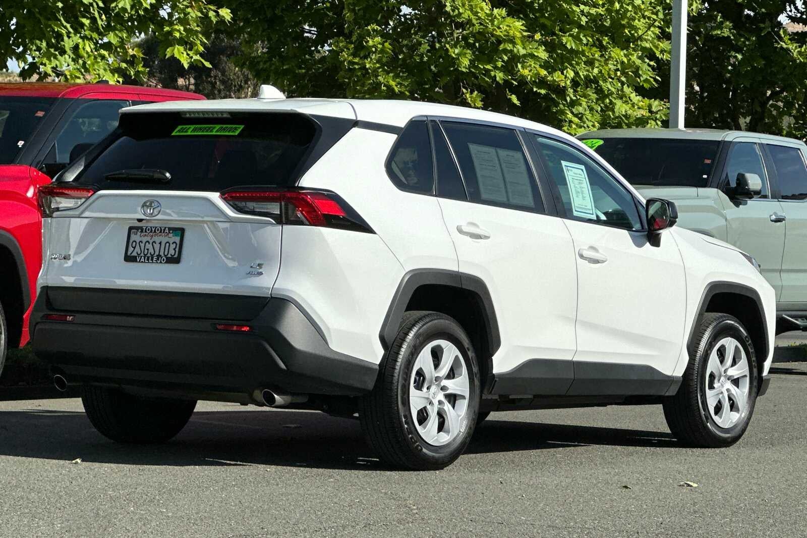 2025 Toyota RAV4 LE