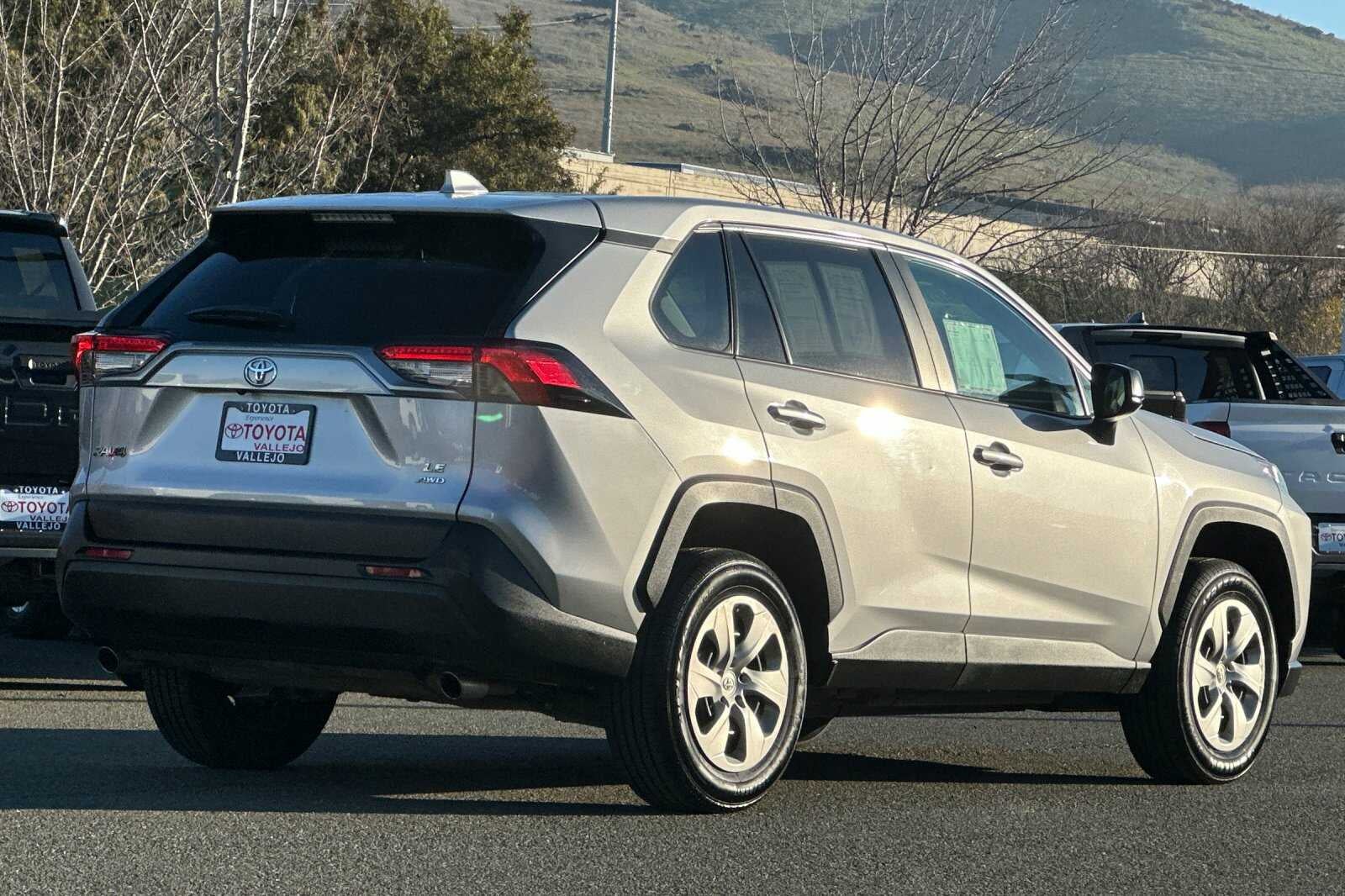 2023 Toyota RAV4 LE