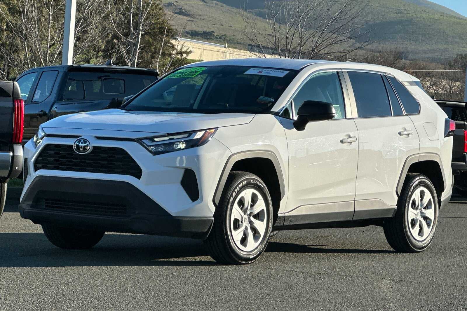 2024 Toyota RAV4 LE