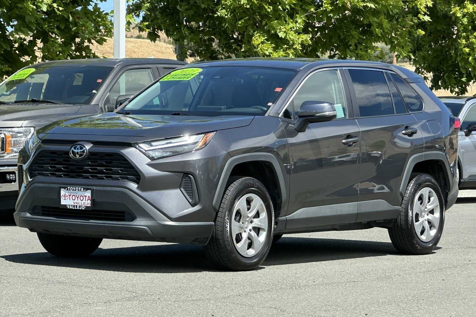 2023 Toyota RAV4 LE