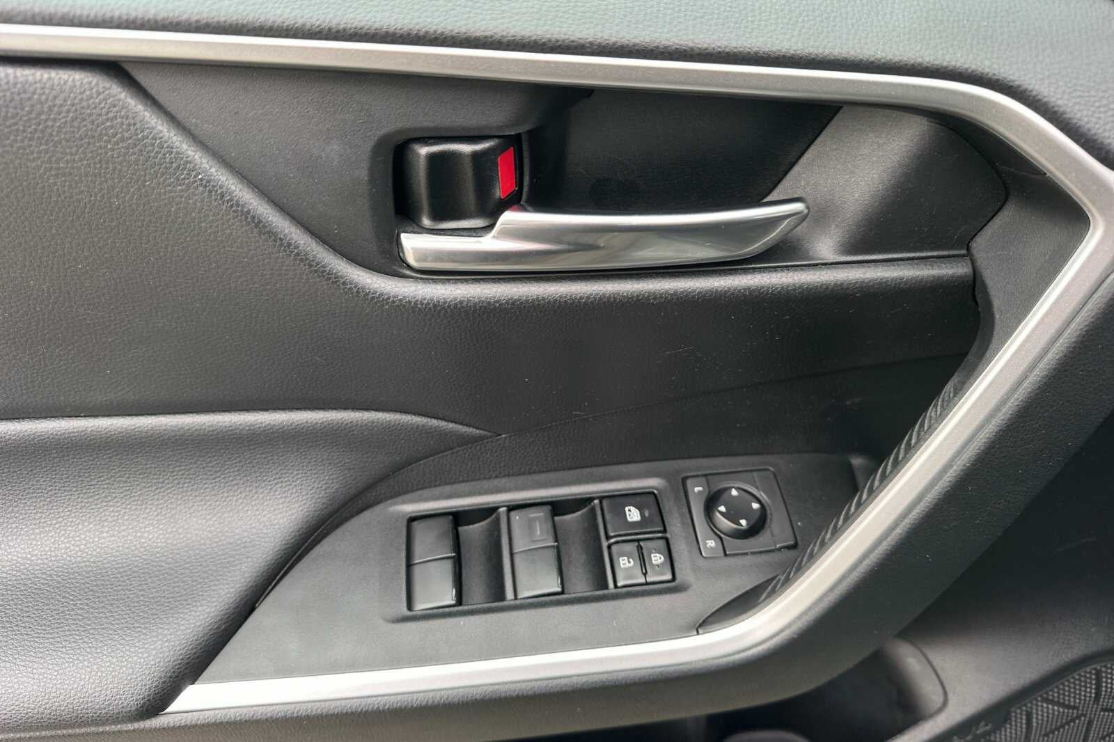 2021 Toyota RAV4 XLE 4D Sport Utility