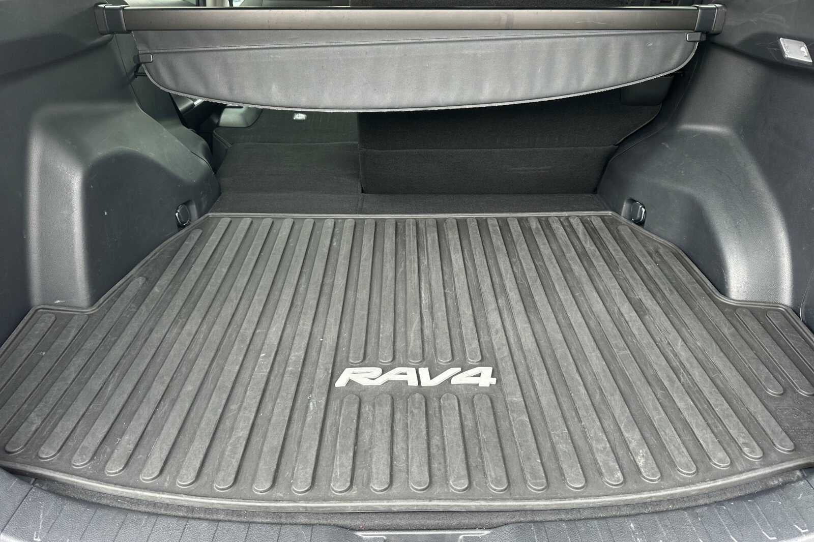 2021 Toyota RAV4 XLE 4D Sport Utility
