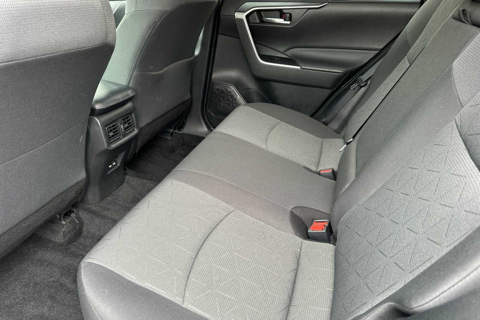2021 Toyota RAV4 XLE 4D Sport Utility