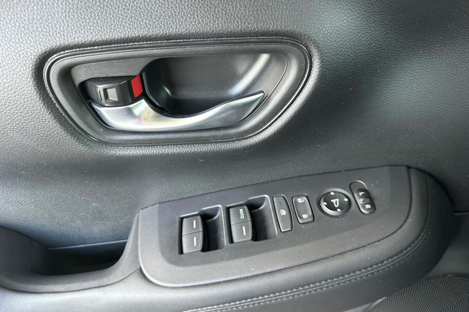 2025 Honda HR-V LX