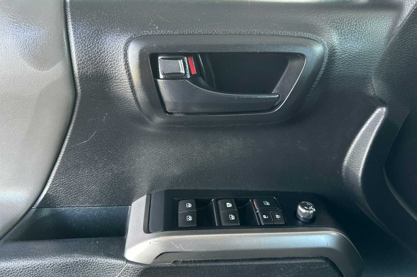 2017 Toyota Tacoma Automatic SR5