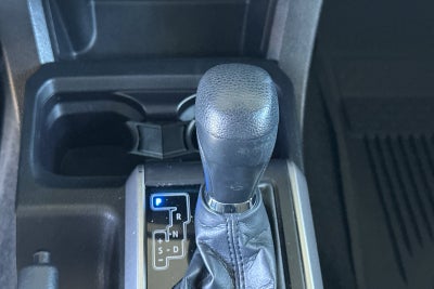 2022 Toyota Tacoma 2WD SR5 4D Double Cab