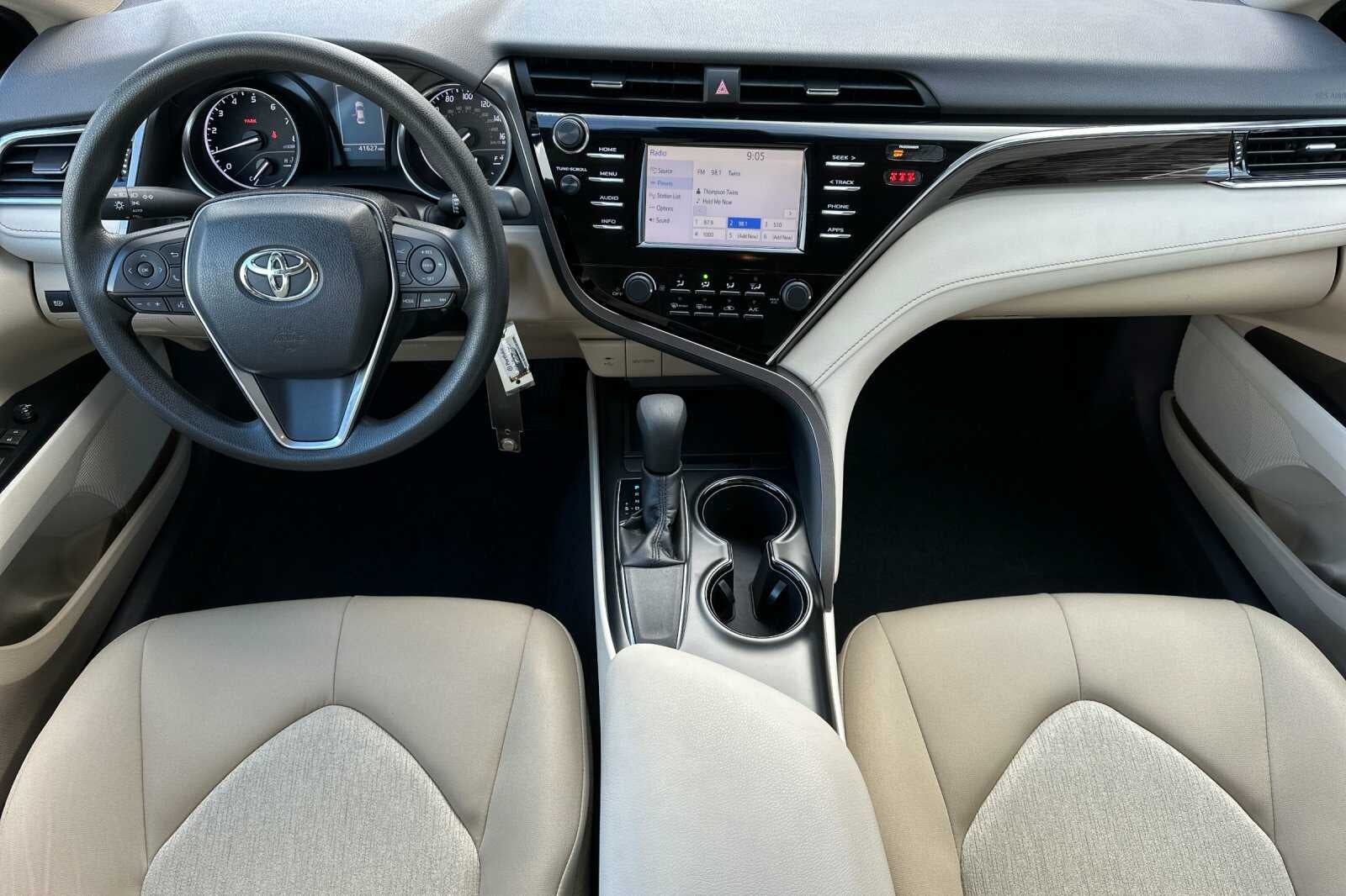 2018 Toyota Camry SE 4D Sedan