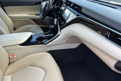 2018 Toyota Camry SE 4D Sedan