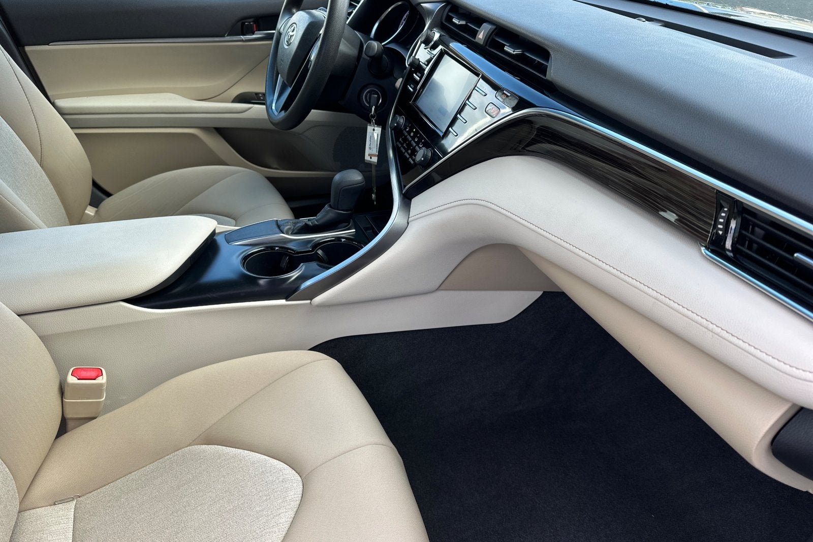 2018 Toyota Camry SE 4D Sedan