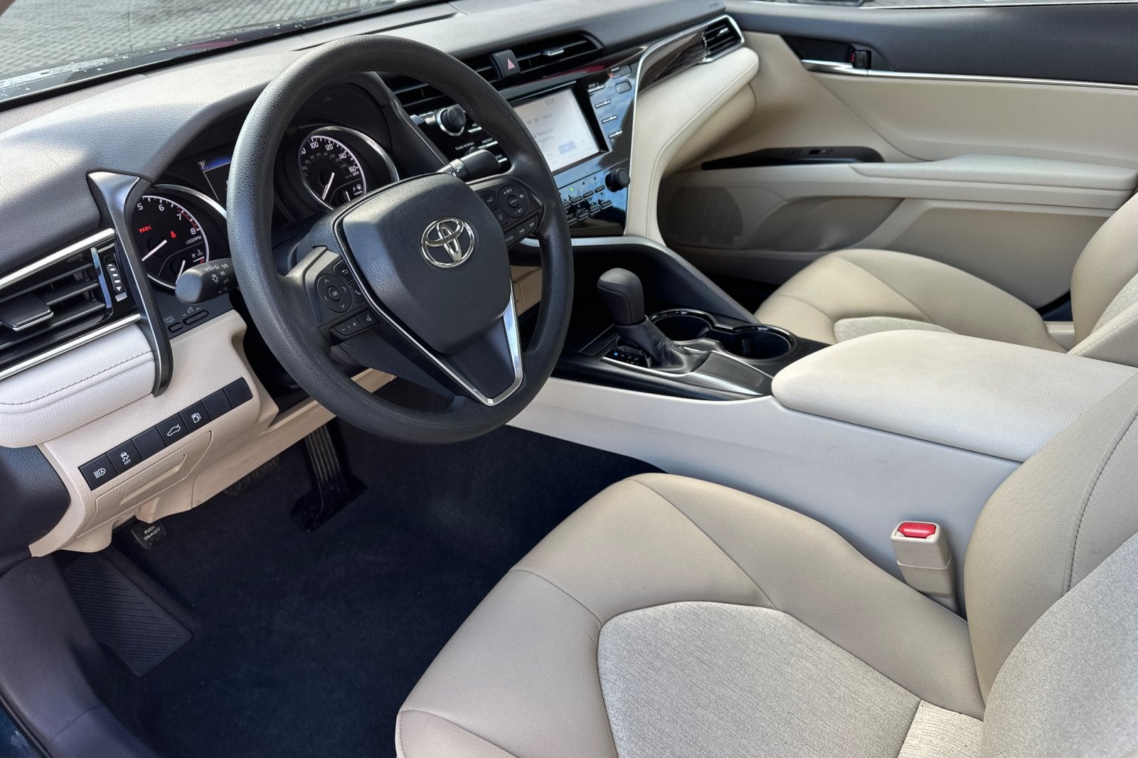 2018 Toyota Camry SE 4D Sedan