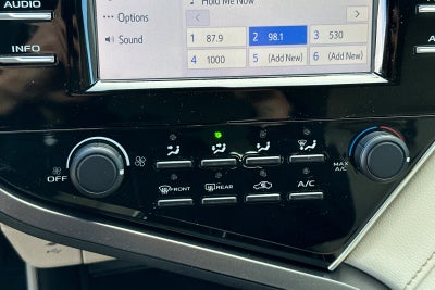 2018 Toyota Camry SE 4D Sedan