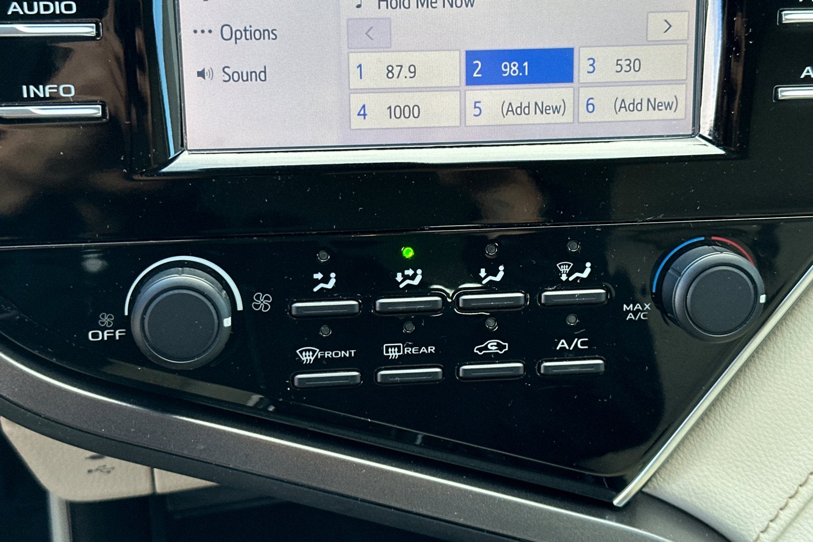 2018 Toyota Camry SE 4D Sedan