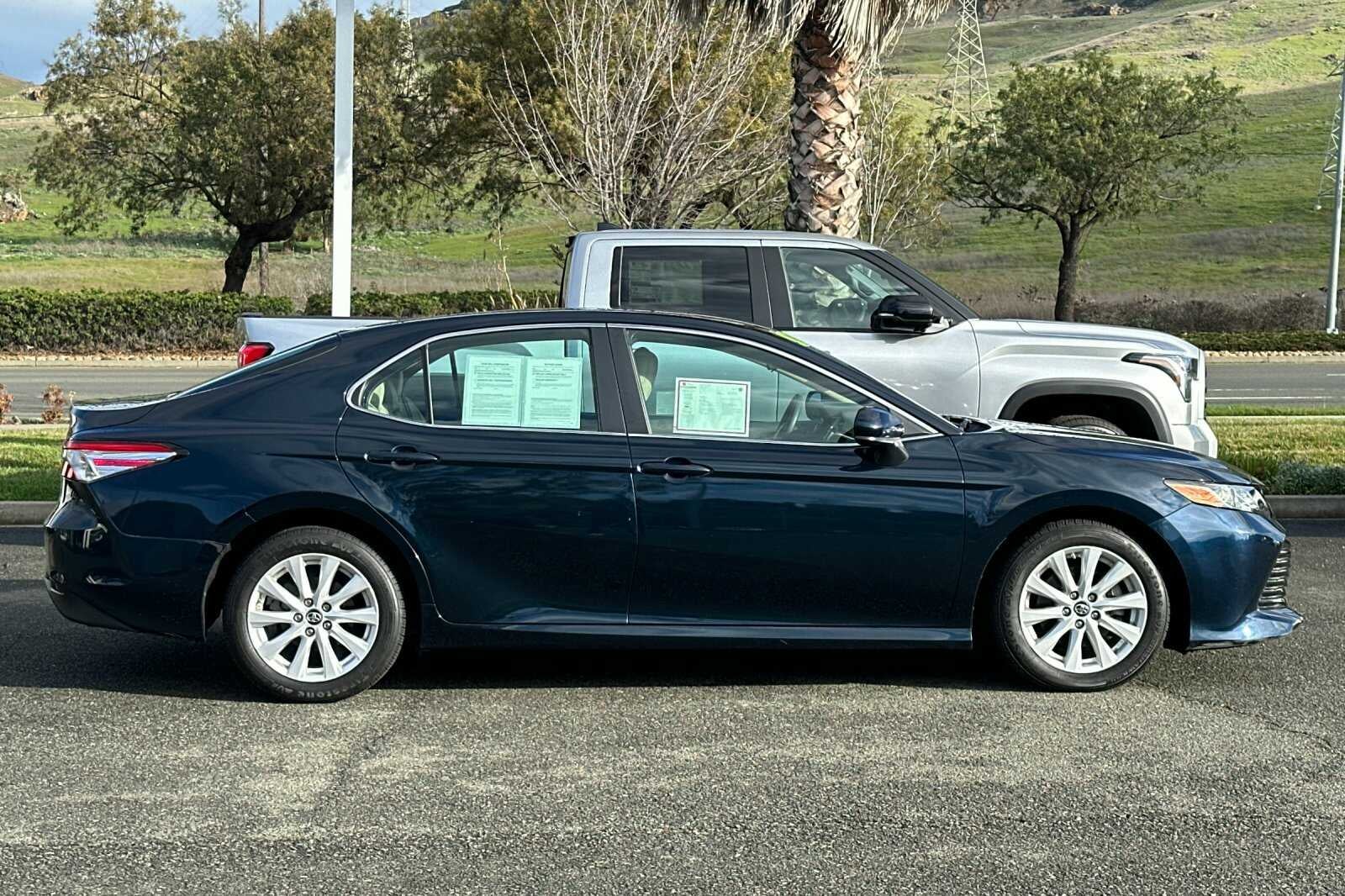 2018 Toyota Camry SE 4D Sedan