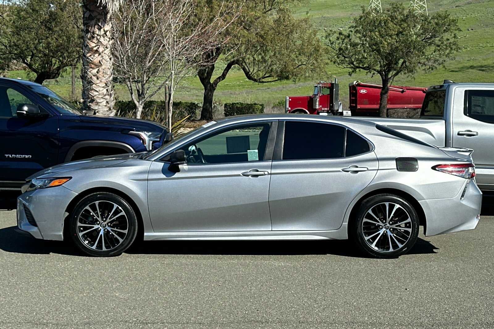 2018 Toyota Camry SE 4D Sedan