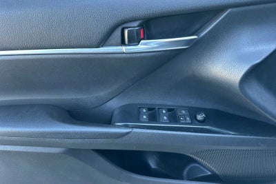 2018 Toyota Camry SE 4D Sedan