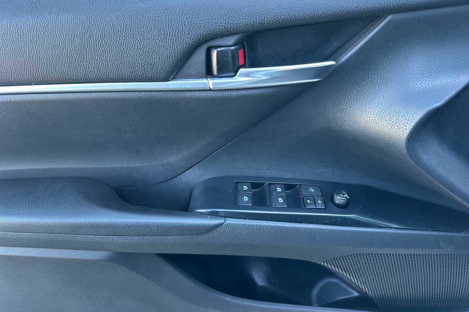 2018 Toyota Camry SE 4D Sedan