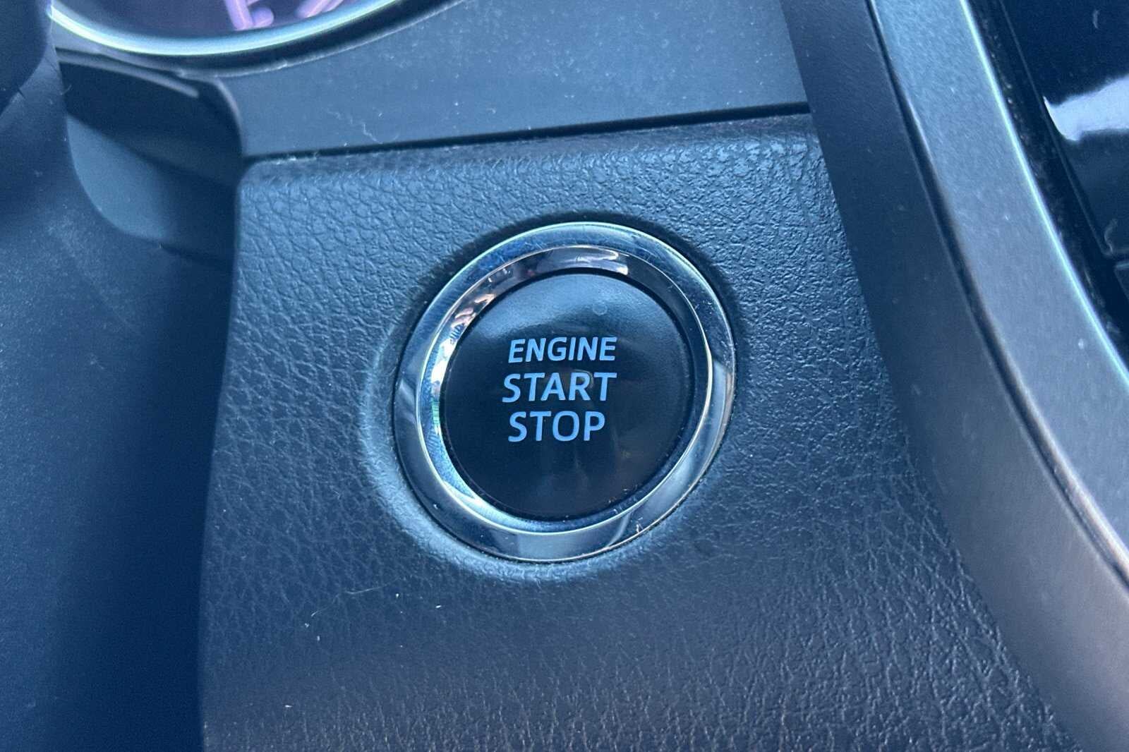 2018 Toyota Camry SE 4D Sedan