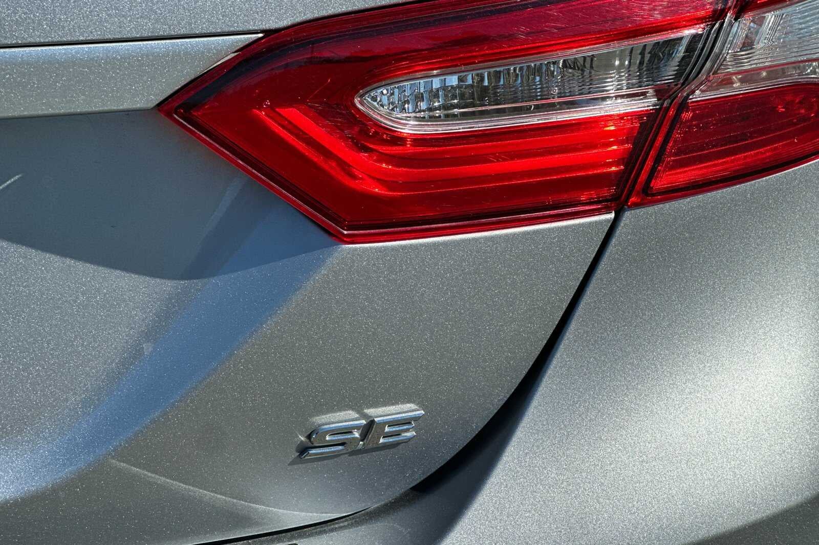 2018 Toyota Camry SE 4D Sedan