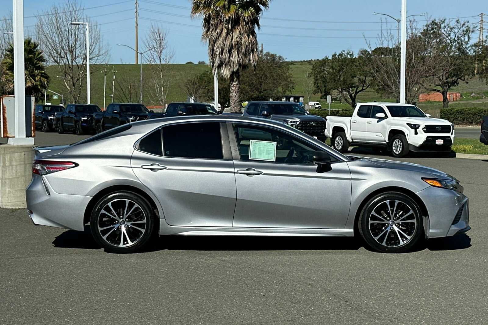 2018 Toyota Camry SE 4D Sedan