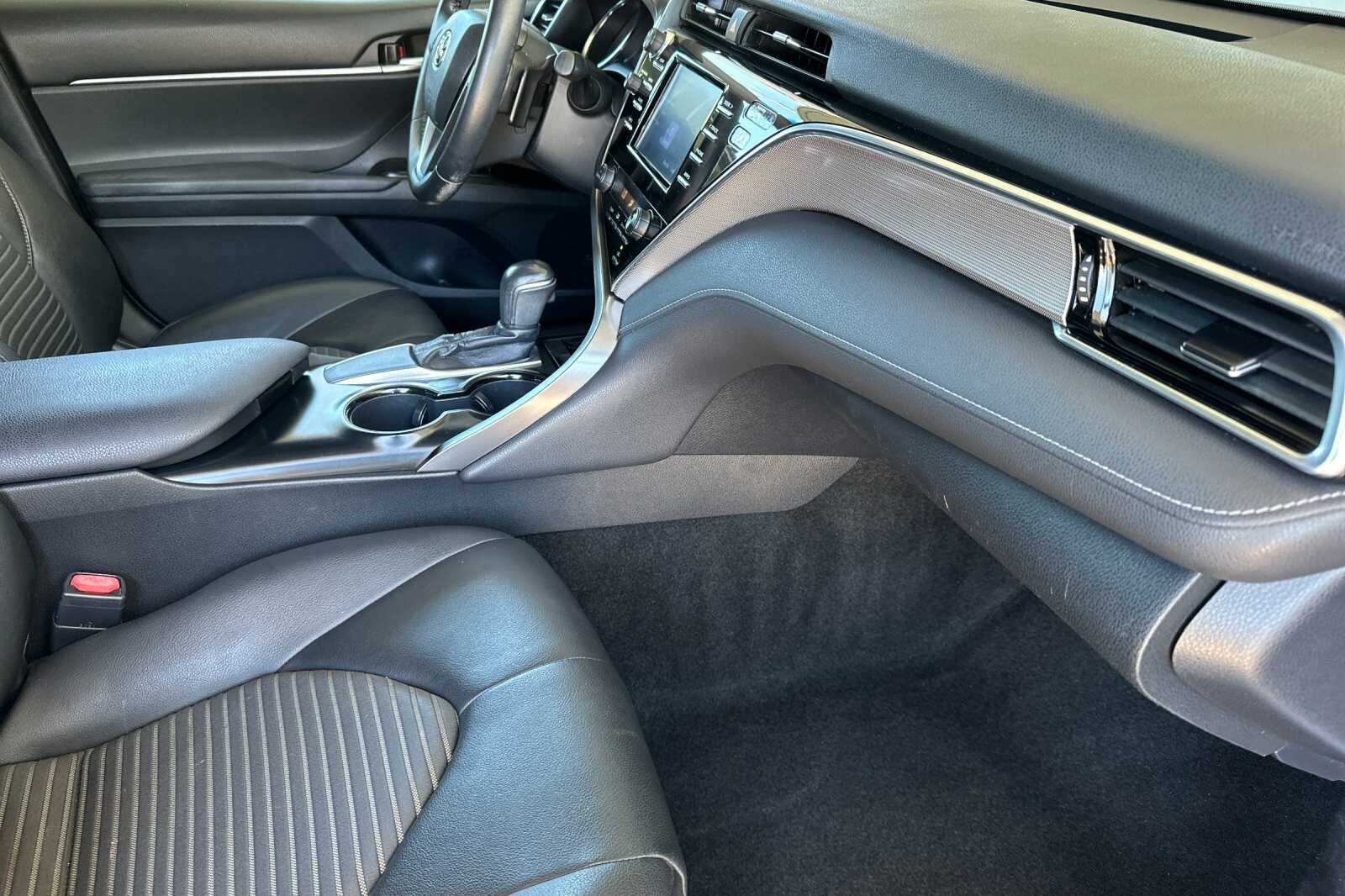 2018 Toyota Camry SE 4D Sedan